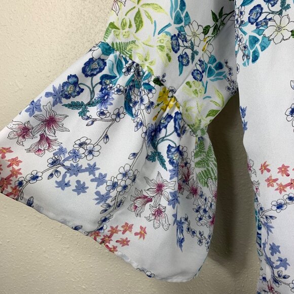 Violet + Claire Floral Fairy Bell Sleeve Blouse  - Size 1X - Picture 3 of 7